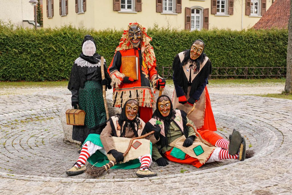 Hexengruppe mit Teufel